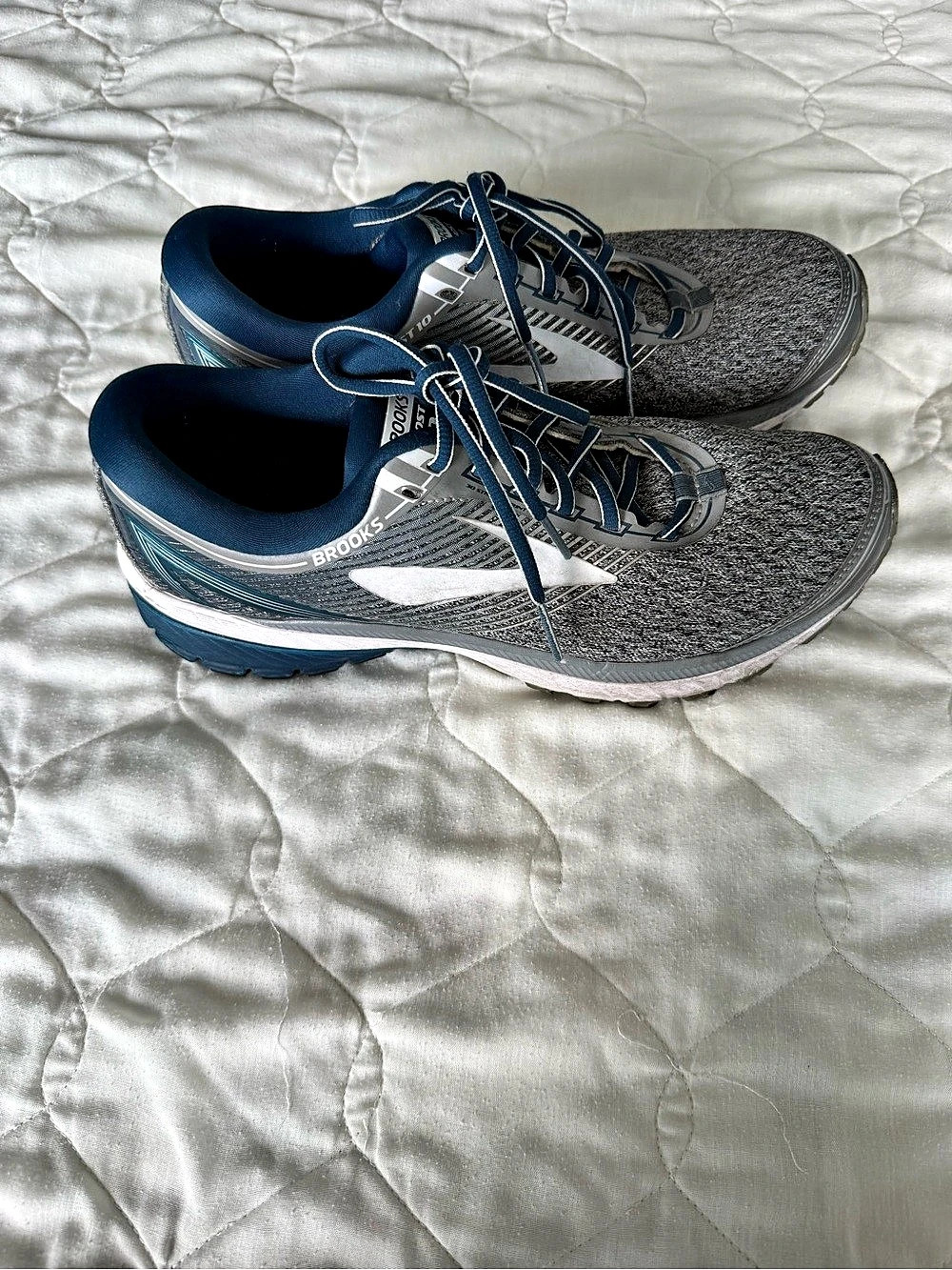 Brooks Ghost 10 Men’s Gray & Blue US 9.5 Athletic Shoes